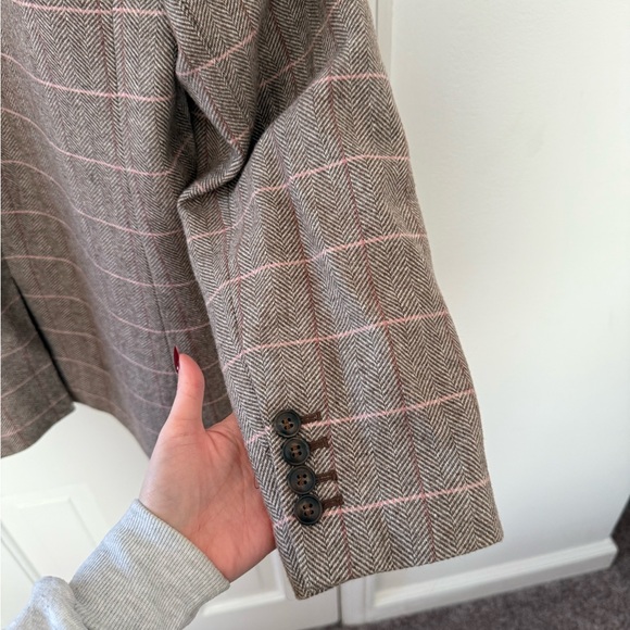 Chic Plaid Blazer with Brown Lining - Picture 3 of 3